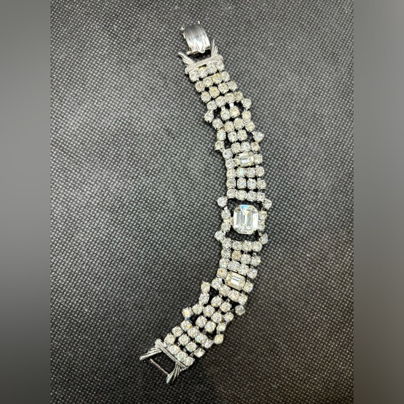 Allereya Vintage Layered Rhinestone Tennis Bracelet Elastic